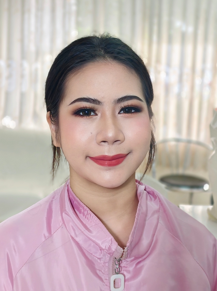 รับแต่งหน้าเจ้าสาว แต่งหน้ารับปริญญา ช่างแต่งหน้าสวยหวาน