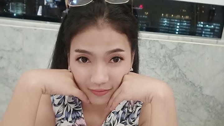 เป็นเพื่อนเที่ยวกินข้าว ดูหนังฟัง เพลงเดิน shopping หรือวางแผนเที่ยวในกรุงเทพฯได้นะคะ