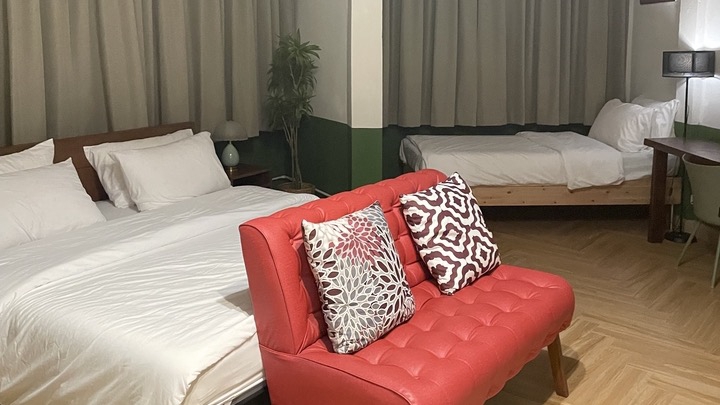 แม่บ้านทำความสะอาด แม่บ้านรายวันห้องนอนเตียงผ้าปูที่นอนเรียบร้อยจัดเตียงสวยงาม บริการทำความสะอาดบ้าน