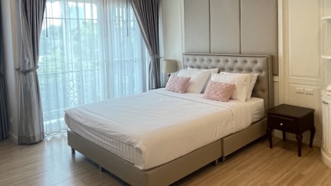 แม่บ้านทำความสะอาด แม่บ้านรายวันห้องนอนเตียงผ้าปูที่นอนเรียบร้อยจัดเตียงสวยงาม บริการทำความสะอาดบ้าน