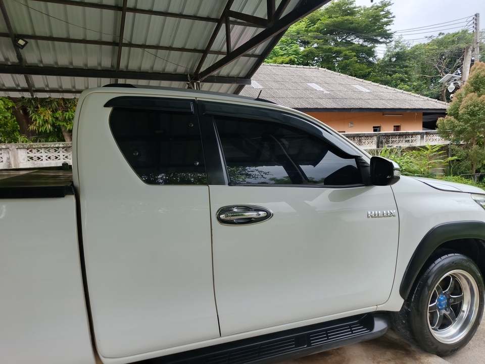 บริการล้างรถถึงบ้าน  ล้างรถเดลิเวอรี่  Toyota Hilux  สะดวก รวดเร็ว