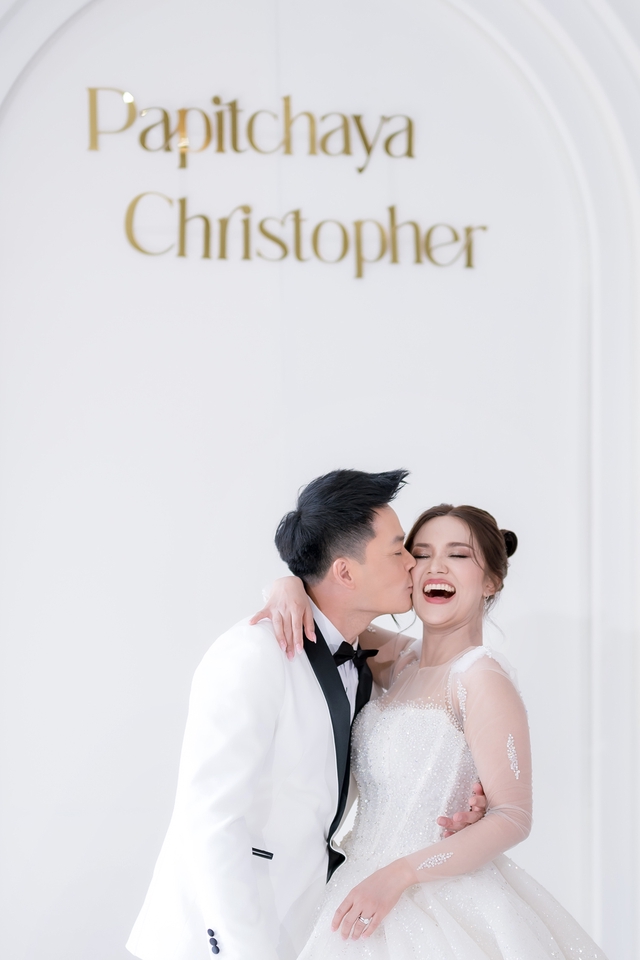 รับถ่ายรูปงานแต่งงานสวยๆ ช่างภาพมืออาชีพ ถ่ายภาพพรีเวดดิ้ง