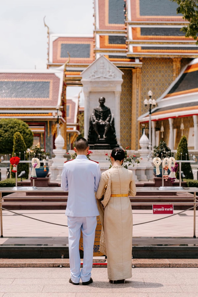 รับถ่ายภาพพรีเวดดิ้งคู่รักที่วัดสวยในกรุงเทพฯ ช่างภาพมืออาชีพ