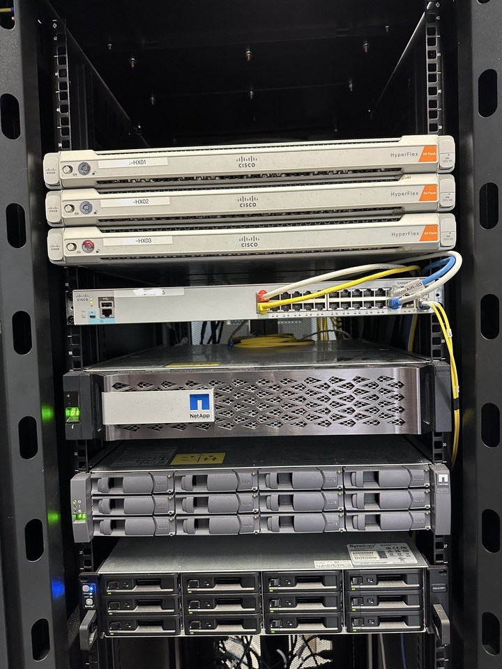 รับติดตั้งเซิร์ฟเวอร์และระบบเครือข่าย  วางระบบเน็ตเวิร์ค บริการไอที