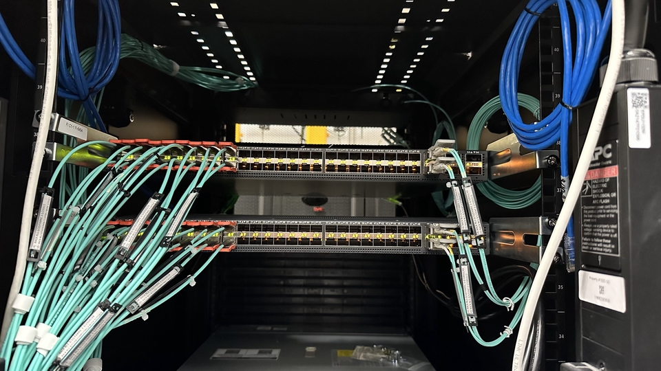 รับติดตั้งเซิร์ฟเวอร์และระบบเครือข่าย  วางระบบเน็ตเวิร์ค  บริการไอที