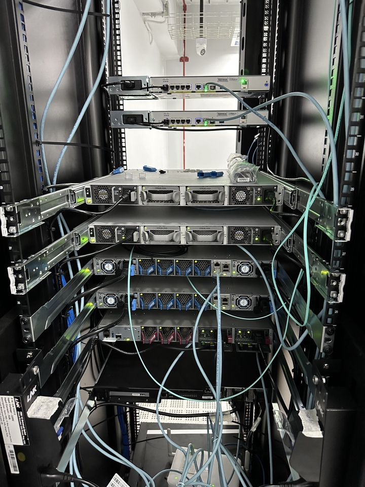 รับติดตั้งเซิร์ฟเวอร์และระบบเครือข่าย  วางระบบเน็ตเวิร์คครบวงจร