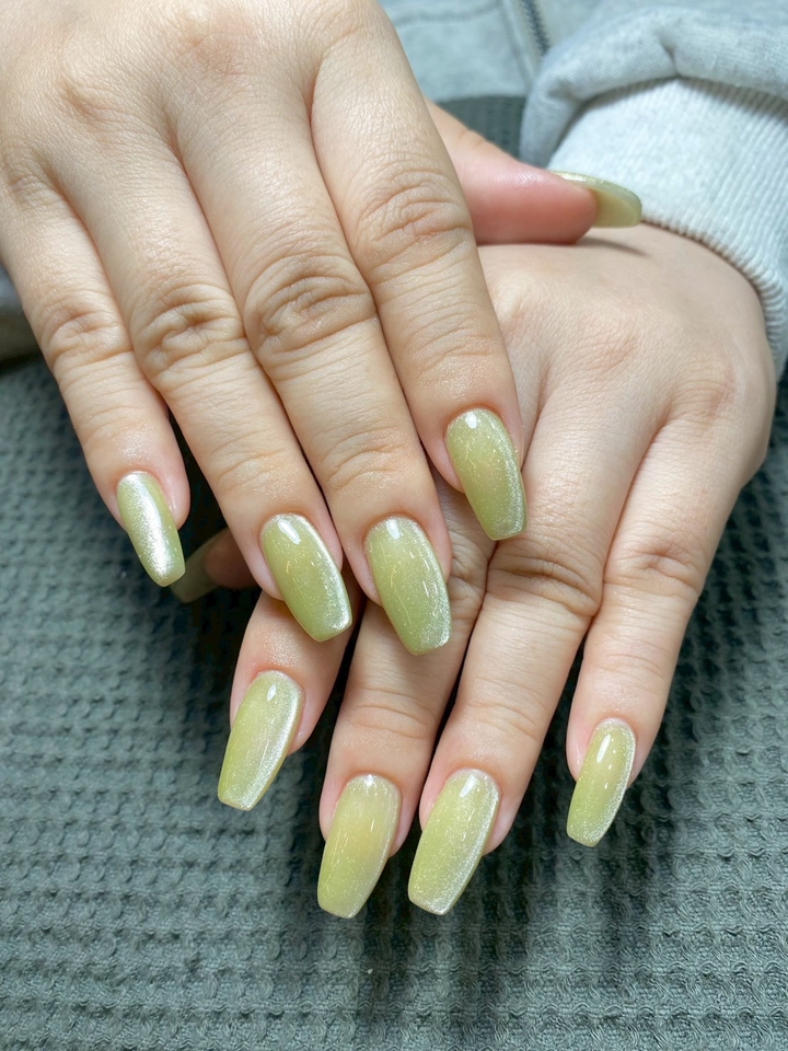 บริการทำเล็บที่บ้าน สีเขียวอ่อนสวยหรู