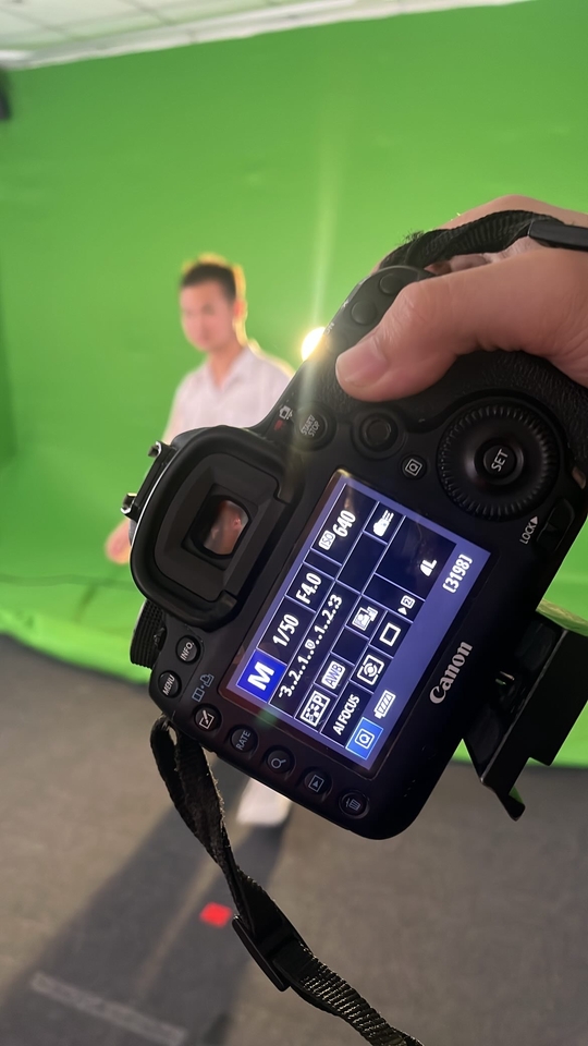 ถ่ายปกหนัง