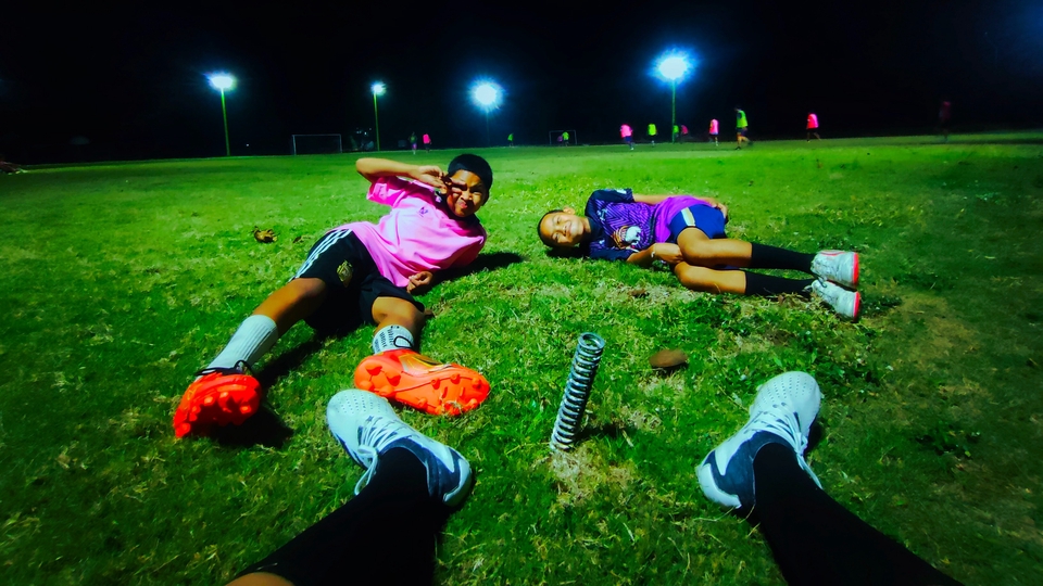 รับจ่างเล่นฟุตบอล&ซ้อมบอลเป็นเพื่อน ในระเเวกใกล้เขียง
เล่นเกม เปส&ฟีฟ่า โมบาย