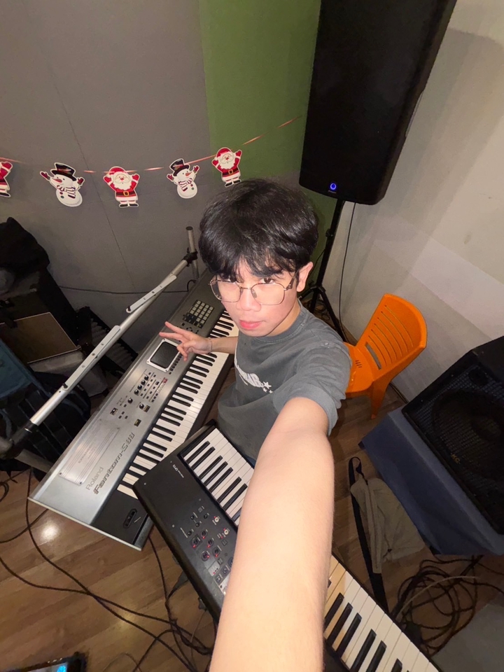 รับทำเพลงประกอบภาพยนตร์  มิกซ์เพลง  ตัดต่อเสียง  ทำดนตรี