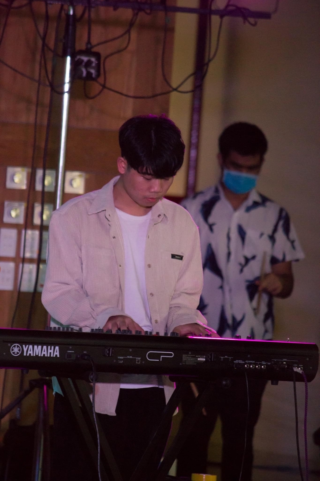รับทำเพลงประกอบภาพยนตร์ ทำดนตรี  มิกซ์เพลง ตัดต่อเสียง