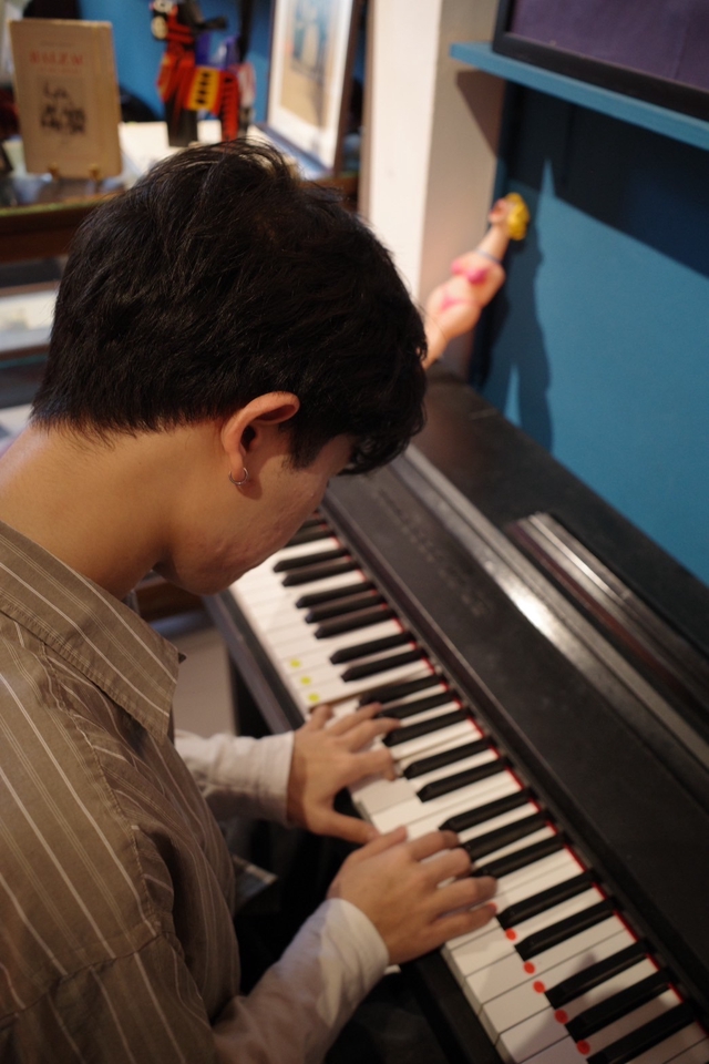 รับทำเพลงประกอบภาพยนตร์ แต่งเพลง  มิกซ์เพลง ตัดต่อเสียง  ทำดนตรี