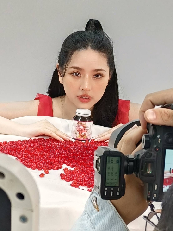 เน็ตไอดอลรีวิวสินค้าเสริมอาหาร บิวตี้บล็อกเกอร์ รับรีวิวสินค้า