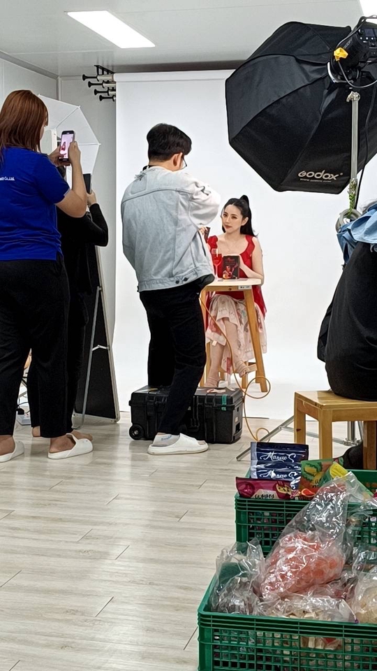 จ้างเน็ตไอดอลรีวิวสินค้า บิวตี้บล็อกเกอร์รีวิวเครื่องสำอาง