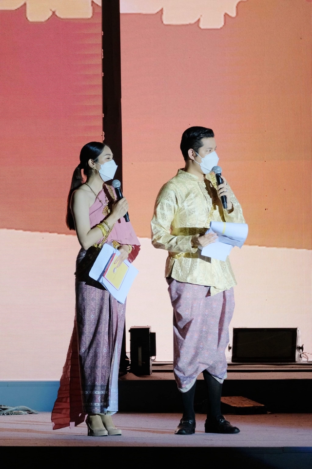 พิธีกรงานแต่งมืออาชีพ รับจ้าง mc งานแต่งงาน ราคาพิธีกร