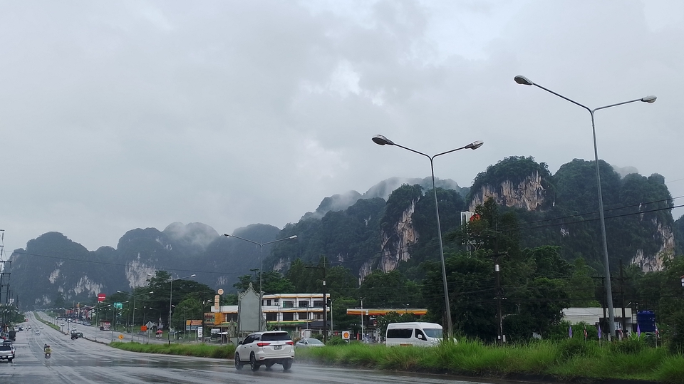 อ่าวลึกกระบี่ไทยแลนด์
เมืองห้อมล้อมไปด้วยภูเขา