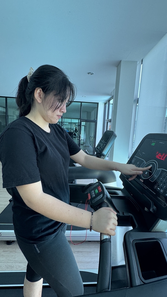 คาร์ดิโอเครื่องลู่วิ่ง วางโปรแกรมลดไขมันเฉพาะบุคคล