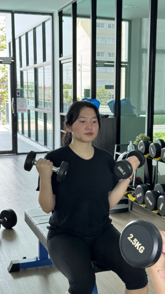 ฝึกกล้ามเนื้อแขนด้วยดัมเบล เน้นเทคนิคที่ถูกต้องเพื่อสร้างกล้ามเนื้ออย่างปลอดภัย