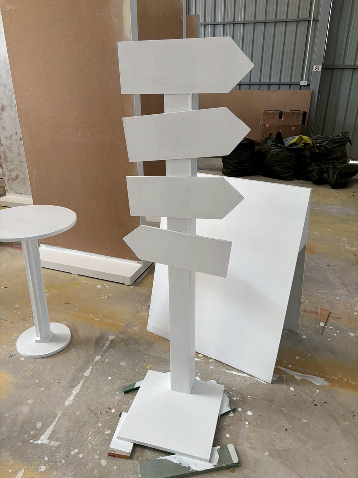 ทำ PR โปรโมทบริษัท, ป้ายบอกทางสีขาวสำหรับการประชาสัมพันธ์ธุรกิจ, เหมาะสำหรับการทำประชาสัมพันธ์บริษัท, รับทำ PR บริษัท เพื่อสร้างแบรนด์, โปรโมทธุรกิจ, ประชาสัมพันธ์บริษัท, การตลาด.