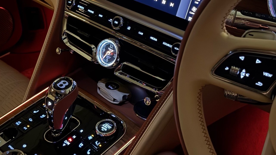 รับถ่ายสตอรี่ในรถหรูลงโซเชี่ยล