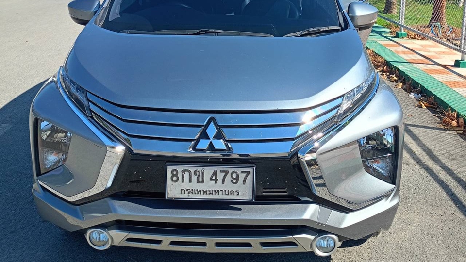 รถยนต์ 7 ที่นั่งเล็ก mitsubishi xpander เชื้อเพลิง 2 ระบบน้ำมันและแก๊ส LPG