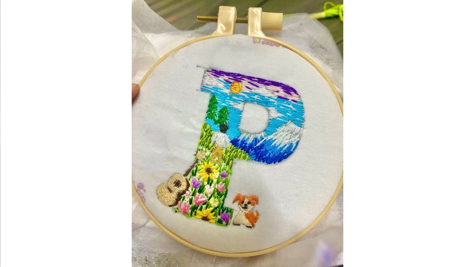 รับปักตัวอักษรบนเสื้อ👕 (เป็นของขวัญวันเกิด,วันครบรอบ,
ใส่เองฯลฯ) งานปักมือ ออกแบบตามใจชอบได้🪡🧵