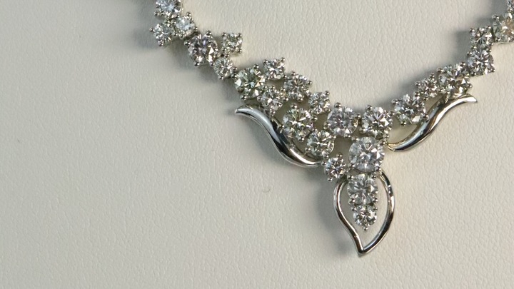 งานทอง 18k และเพชรแท้ราคาส่ง การันตีคุณภาพและฝีมือช่างไทย