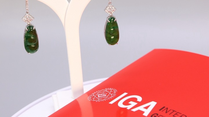 งานต่างหูหยกพม่าประดับเพชร ทอง18K พร้อมใบเซอร์การันตีของแท้