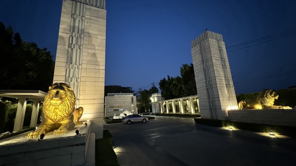 Main gate lighting design