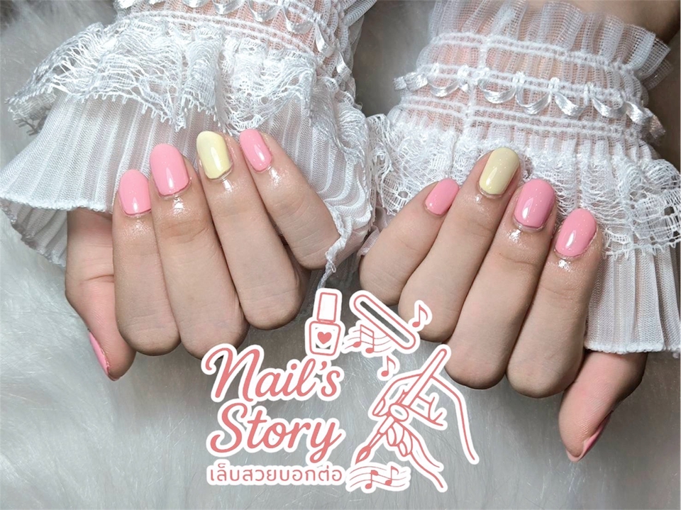 ทำเล็บที่บ้าน สวยๆ น่ารักๆ เพ้นท์เล็บสีชมพูและเหลืองอ่อนๆ ดูดีมีสไตล์ บริการทำเล็บนอกสถานที่