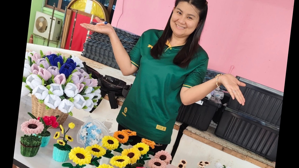 สอนทำดอกไม้จากลวดกำมะหยี่ มีอุปกรณ์ให้ฝึก ชั่วโมงละ100 บาท