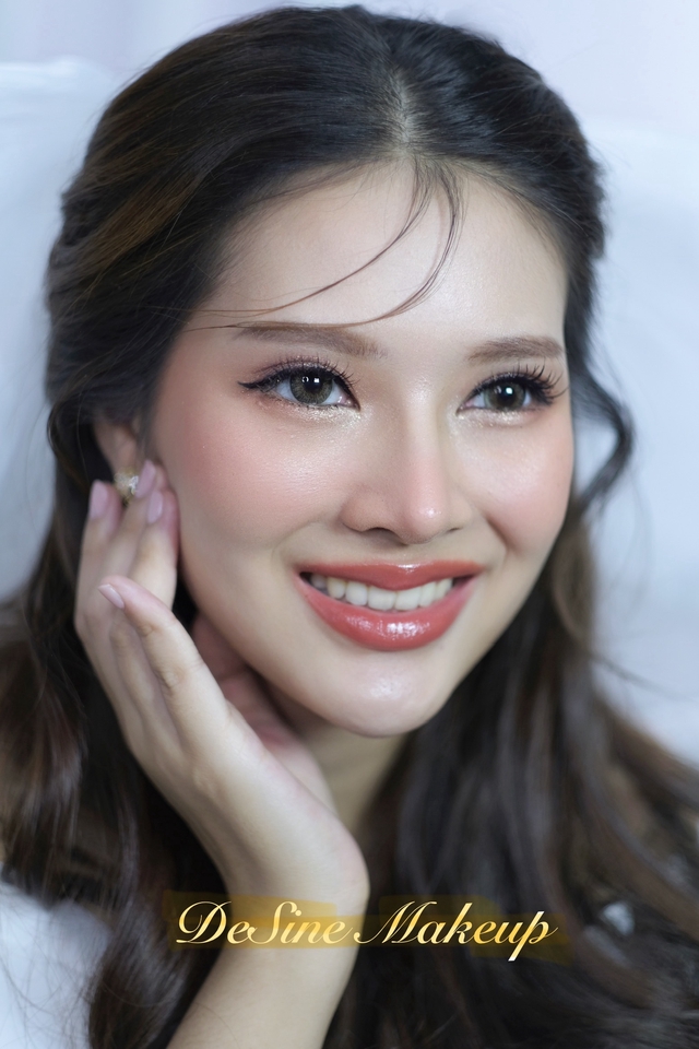 ช่างแต่งหน้าเจ้าสาว แต่งหน้ารับปริญญา ทำผมสวย DeSine Makeup