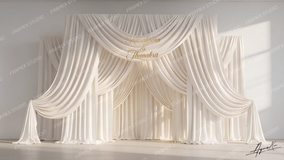 ทำ backdrop งานแต่งสวยๆ ด้วยม่านสีขาวครีมสุดหรูหรา พร้อมป้ายชื่อคู่บ่าวสาว