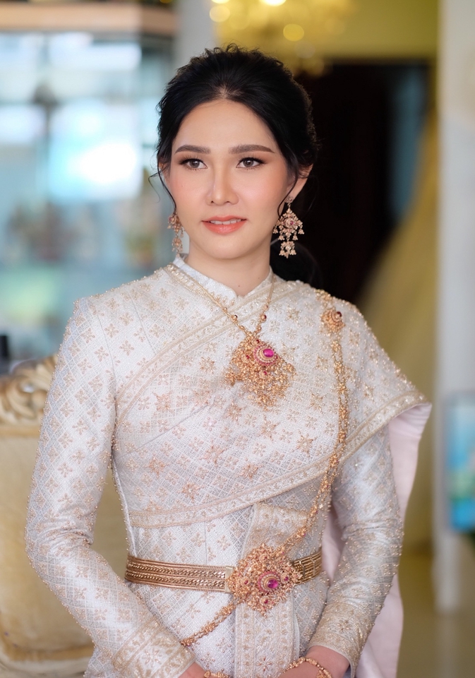 รับแต่งหน้าเจ้าสาว แต่งหน้าผมเจ้าสาวสวย ชุดไทยวิวาห์