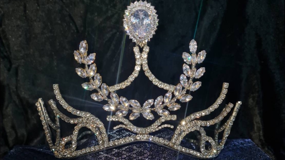 มงกุฎนางงาม เครื่องประดับเชื่อม