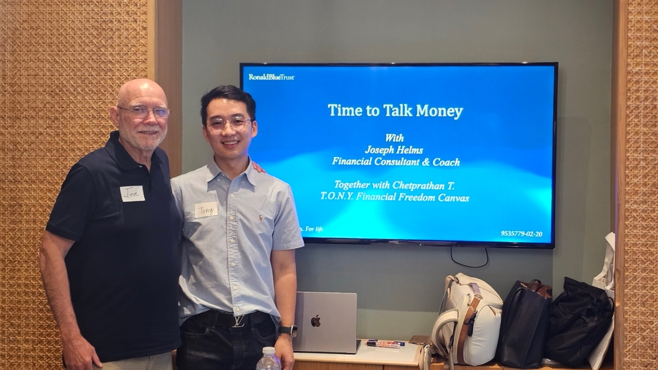 แสดงหัวข้อ "Time to Talk Money" เกี่ยวกับการวางแผนการเงินและการเกษียณอายุ