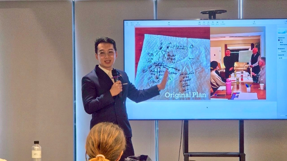 ที่ปรึกษาการเงินนำเสนอการวางแผนการเงินส่วนบุคคล พร้อมภาพ "Original Plan"