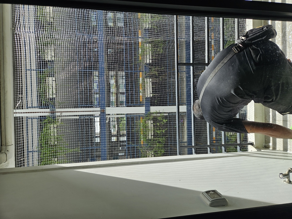 ติดตาข่ายกันนก - รับงานติดตาข่ายกันนก บ้าน และคอนโด - 13