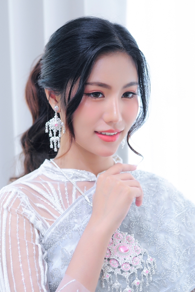 ช่างแต่งหน้ารับปริญญา แต่งหน้าเจ้าสาวสวยหวาน ทรงผมเกาหลี