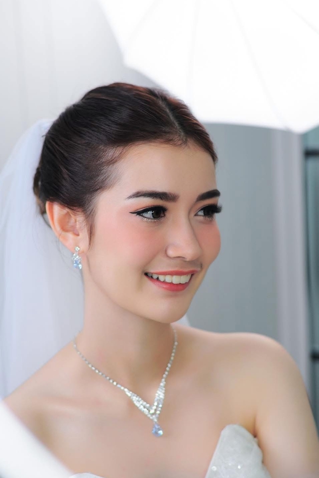 ช่างแต่งหน้าเจ้าสาว แต่งหน้าเจ้าสาวสวยหวาน ผมเจ้าสาว
