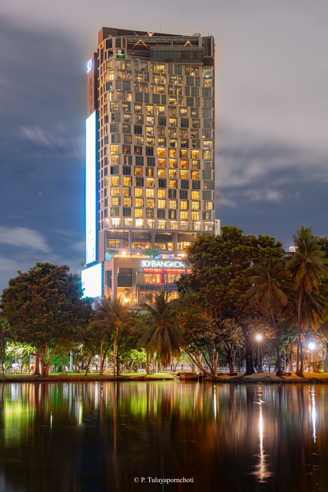 รับถ่ายภาพคอนโดหรู SO Bangkok กลางคืนสวยงาม ช่างภาพฟรีแลนซ์