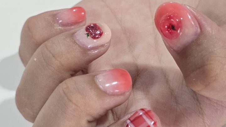 บริการทำเล็บที่บ้าน แต่งเล็บเจลสีพาสเทลลายน่ารัก