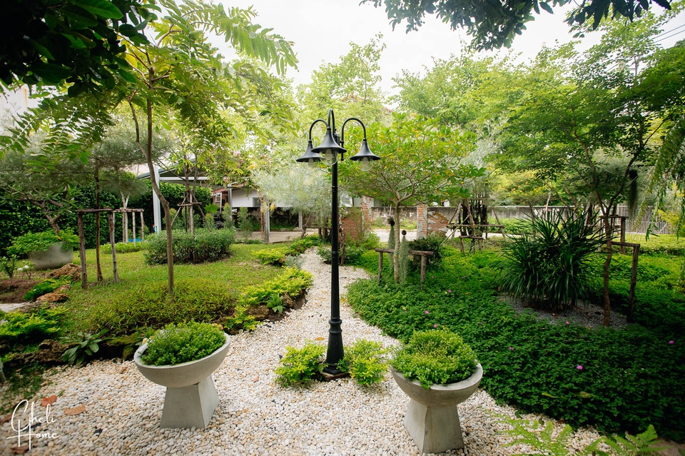 สตูดิโอถ่ายภาพให้เช่า กรุงเทพ พื้นที่กลางแจ้งสวยงาม เหมาะสำหรับถ่ายภาพแฟชั่นและสินค้า