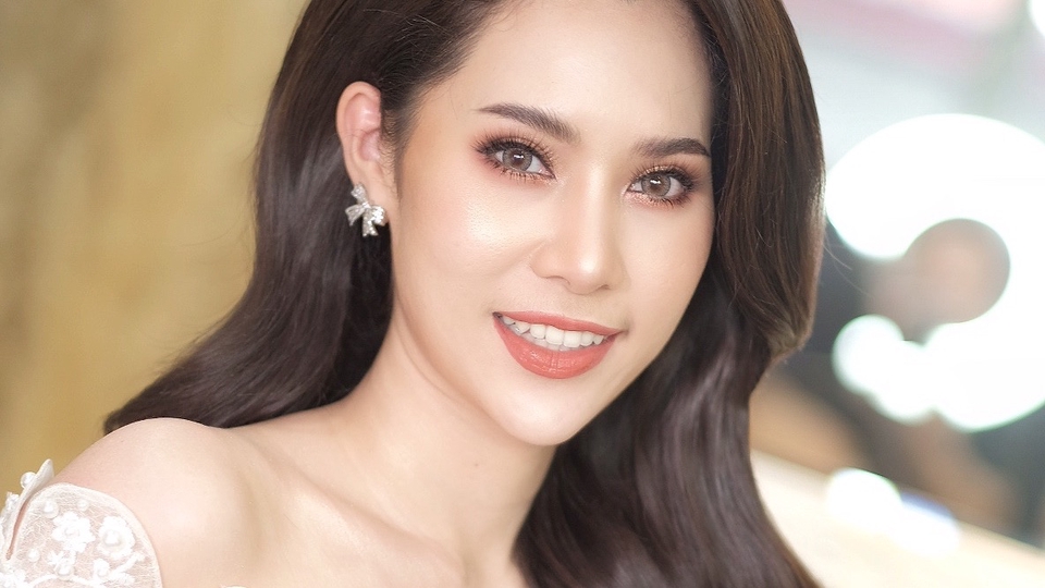 เจ้าสาวผมฟาร่าเบี่ยงข้าง