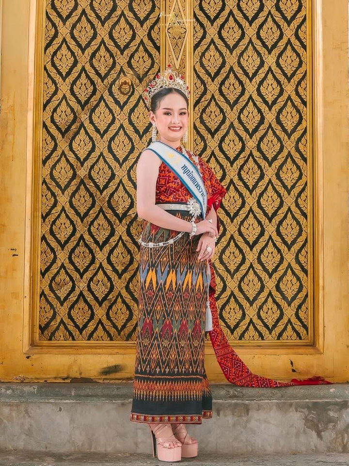 รับถ่ายภาพพอร์ตเทรตเด็กหญิงชุดไทยสวยงาม ช่างภาพมืออาชีพ