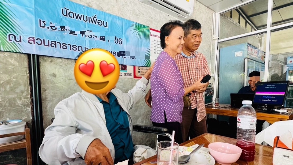 ตามภาพพาคุณลุงไปงานเลี้ยงรุ่น ฟิวลูกหลานพาไปดูแลไปรับ-ไปส่งถึงบ้าน หรือจะฝากทำบุญก็ยินดีให้บริการค่ะ