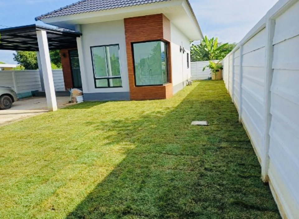 ปูหญ้าสนาม