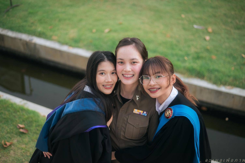 ตากล้อง รับถ่ายรูปรับปริญญา ถ่ายรูปหมู่กับเพื่อน ๆ