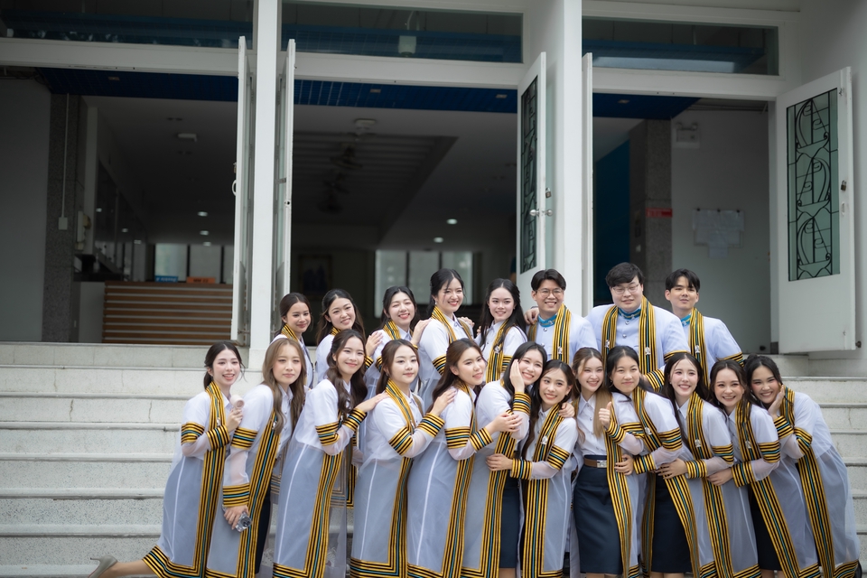 รับถ่ายรูปรับปริญญา กลุ่มเพื่อน ช่างภาพรับปริญญา ช่างภาพกรุงเทพ