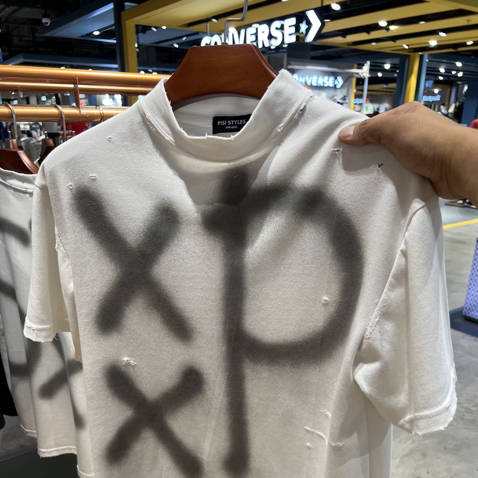 รับผลิตเสื้อผ้าแฟชั่น เสื้อขาด เสื้อเป็นรู เสื้อขาดรุ่ย